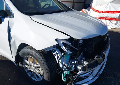 2025 Chrysler Pacifica Select z USA, uszkodzony, nr VIN 2C4RC1BG3SR594901